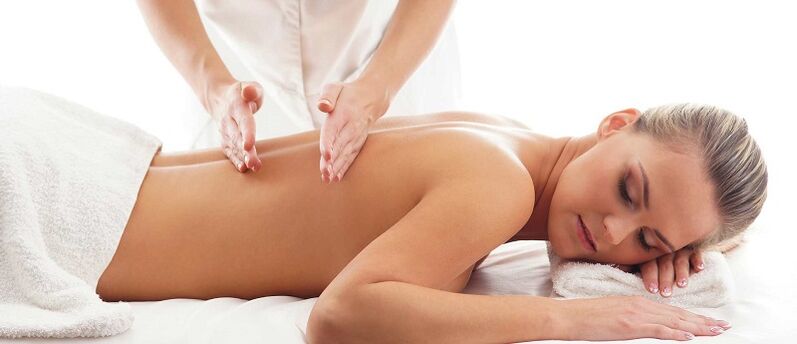 massagem como forma de tratar a dor lombar