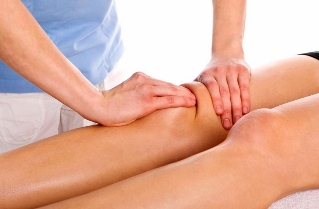 Massagem ao a osteoartrite da articulação do joelho